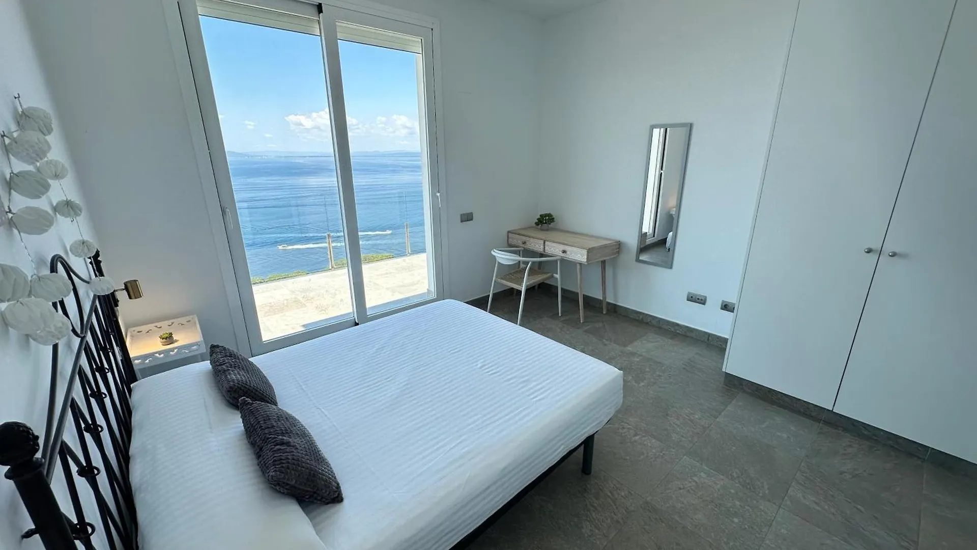 Agi Turo Villa Roses 0*,  Spain